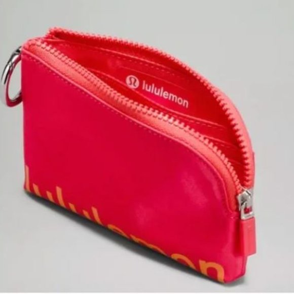 Lululemon Clippable Card Pouch in Pale Raspberry - Picture 2 of 6